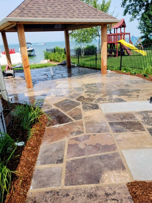 Flagstone hardscape